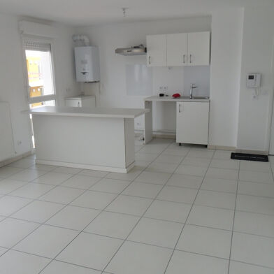 Appartement 3 pièces 830 €