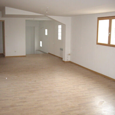 Appartement 4 pièces 990 €