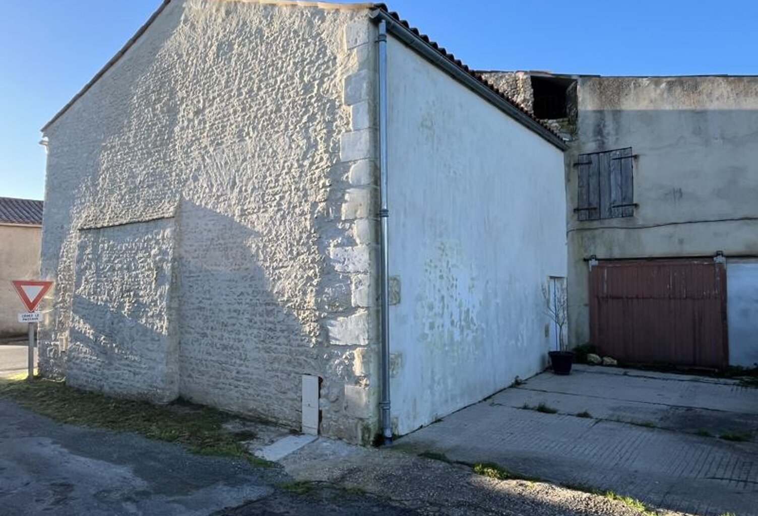 Vente garage   Saint-Just-Luzac (17320) — photo 1