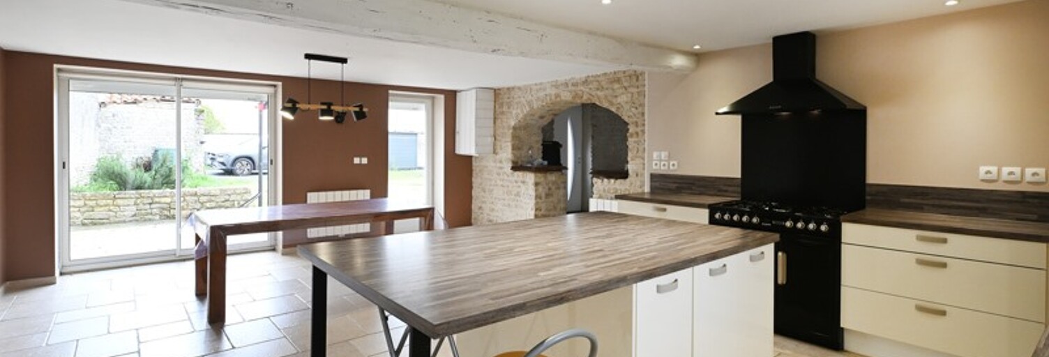 Maison 6 Pièces 226 m² à vendre à La Rochefoucauld-en-Angoumois (16110)