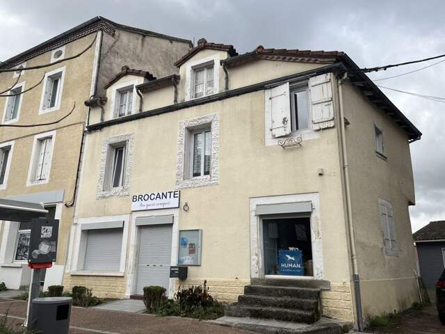 Immeuble à Piégut-Pluviers — photo du bien