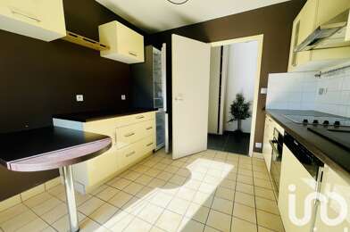 Appartement 3 pièces 235400 €