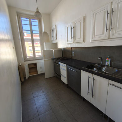 Appartement 3 pièces 840 €