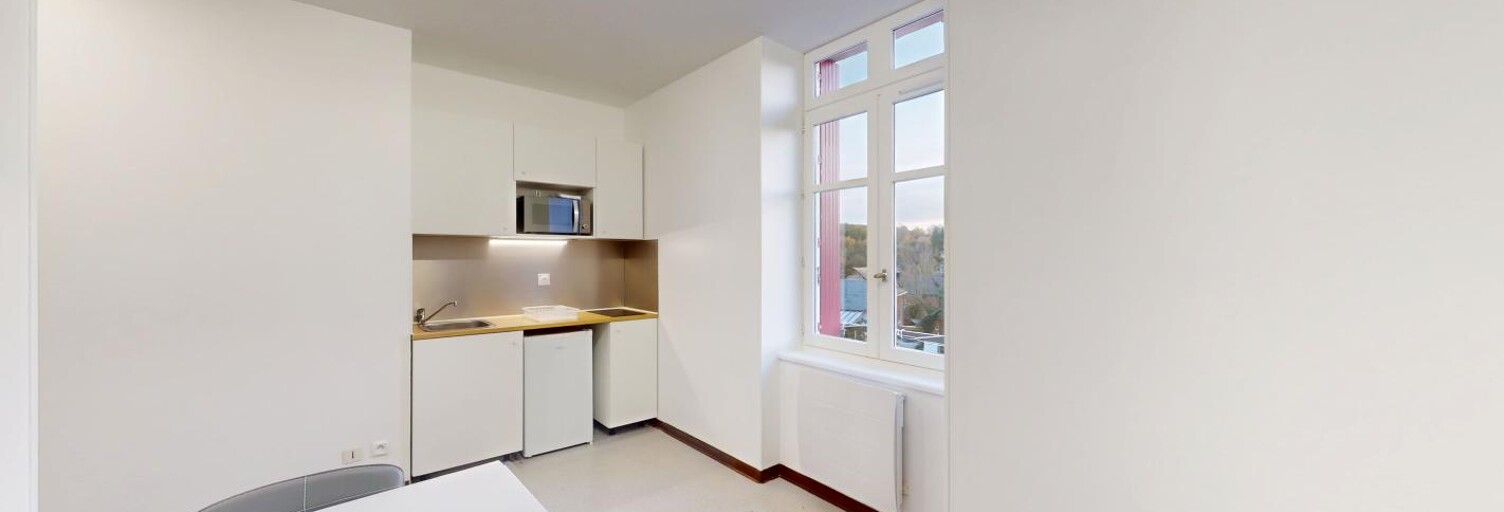 Appartement 3 Pièces 19 m² à louer à Salmiech (12120)