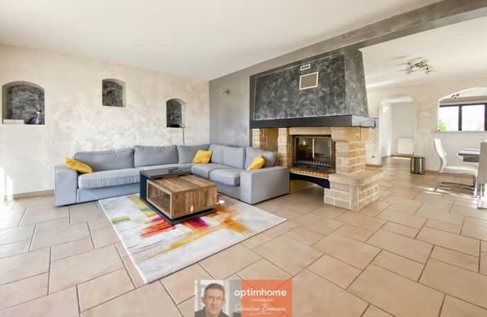 Dole – Grande maison familiale de 295 m² avec 7 chambres et jardin de 1 700 m² — photo 2