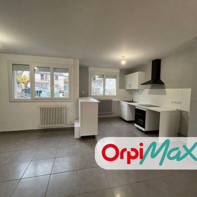 Maison 5 pièces 890 €