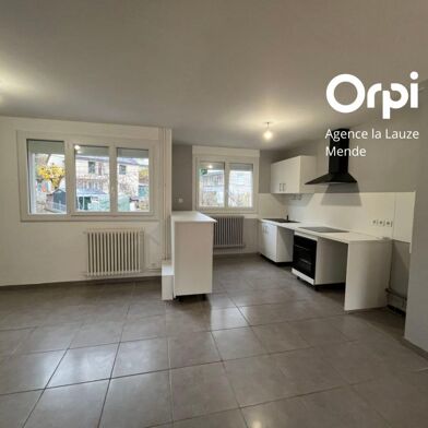 Maison 5 pièces 890 €