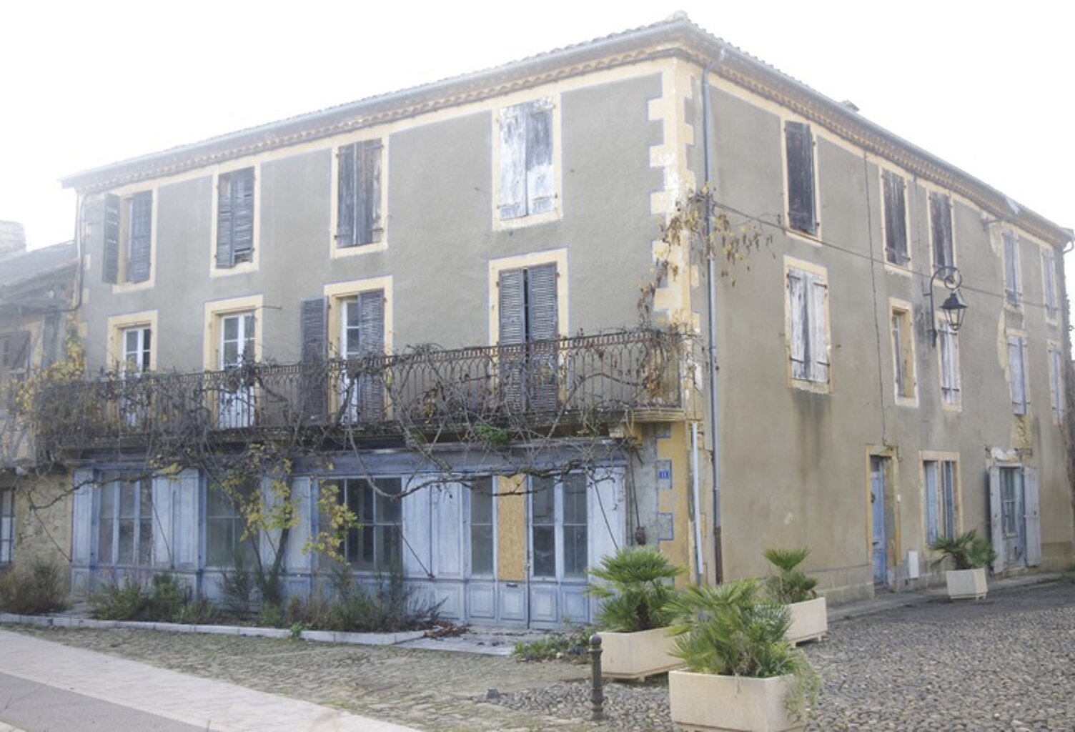 Maison à vendre 8 pièces AIGNAN (32) d'une surface de 250 m² +105 m² espace commercial ou autre — photo 1