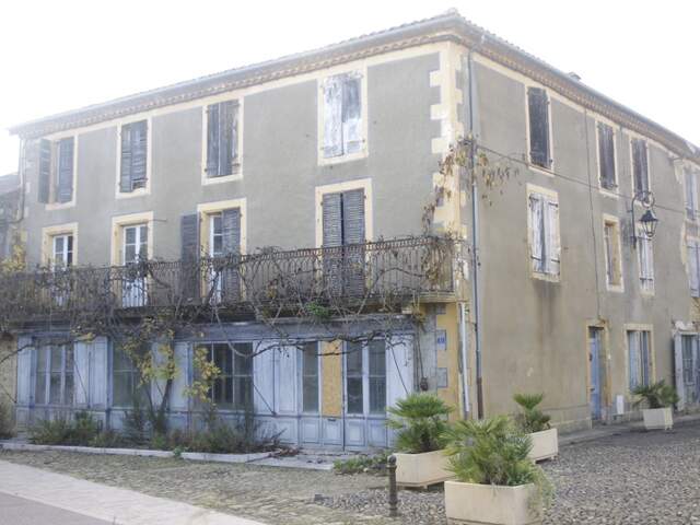 Maison à vendre 8 pièces AIGNAN (32) d'une surface de 250 m² +105 m² espace commercial ou autre — photo du bien