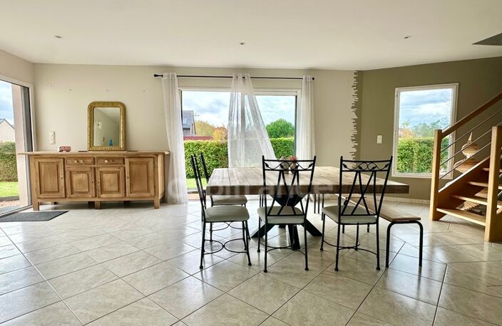Maison à vendre 5 chambres - vie de plain-pied - jardin 1200m² - à 3 minutes de Doué-la-Fontaine — photo 2
