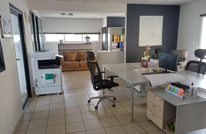 Bureaux 113.32 m² avec 7 parkings secteur Nord — photo 3