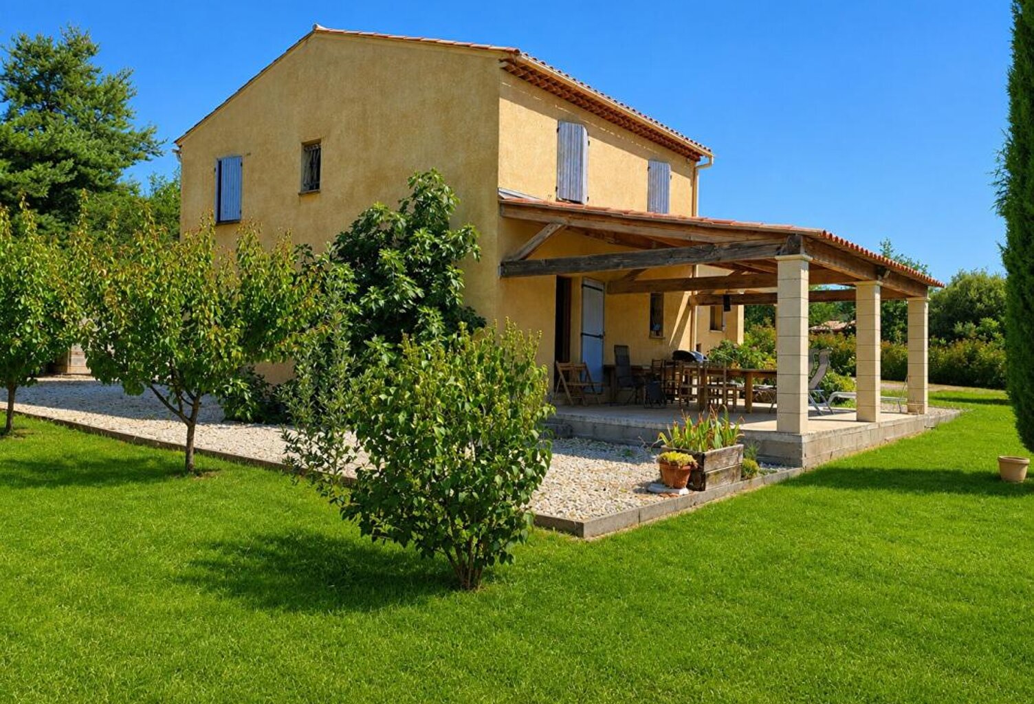 BELLE VILLA 124 M² AVEC GARAGE SUR UN TERRAIN DE 3600 M² - AUREL 84390  399000 — photo 1