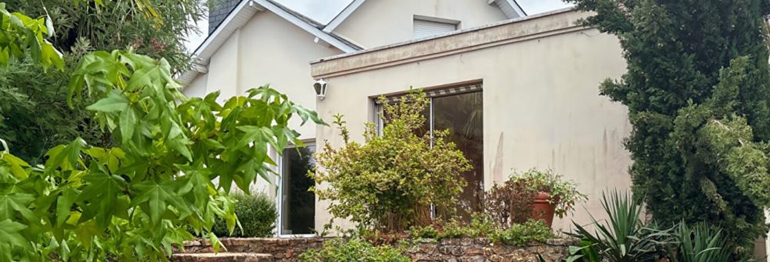 Maison 8 Pièces 213 m² à vendre à Solesmes (72300)