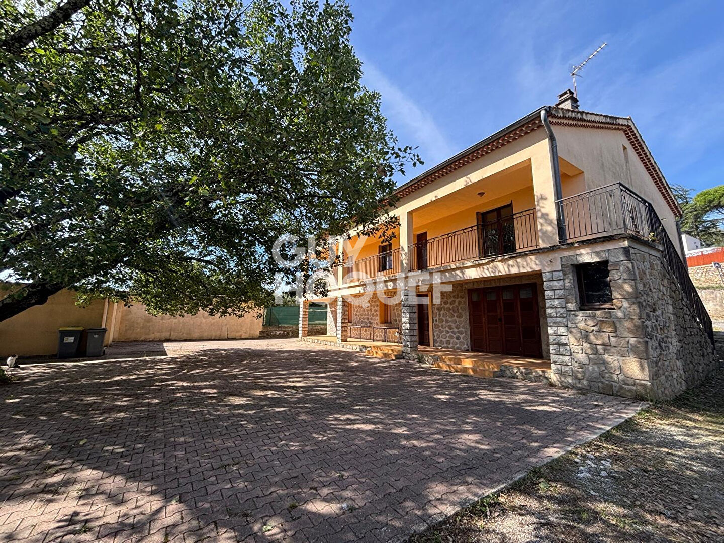 Villa / Maison  T10 à vendre Saint-Étienne-de-Fontbellon 07200