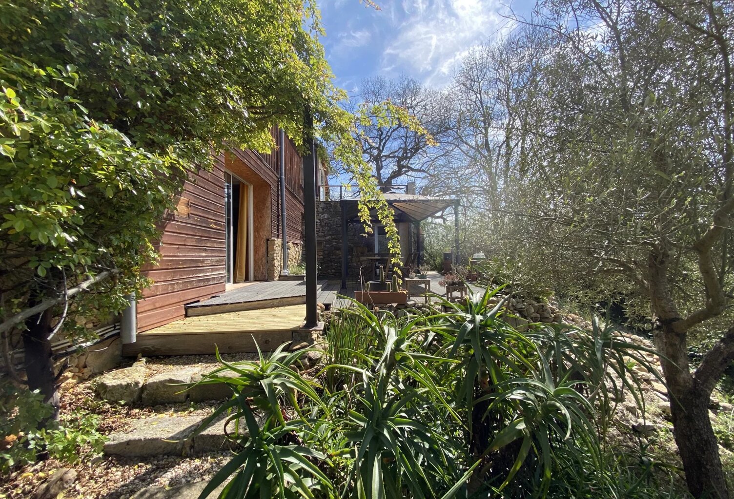 Bel ensemble immobilier , 2 maisons avec belle vue dominante — photo 1