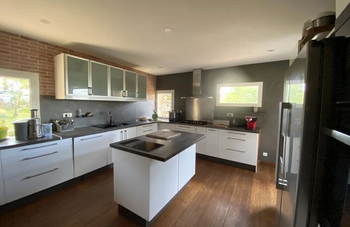 Bel ensemble immobilier , 2 maisons avec belle vue dominante — photo 3