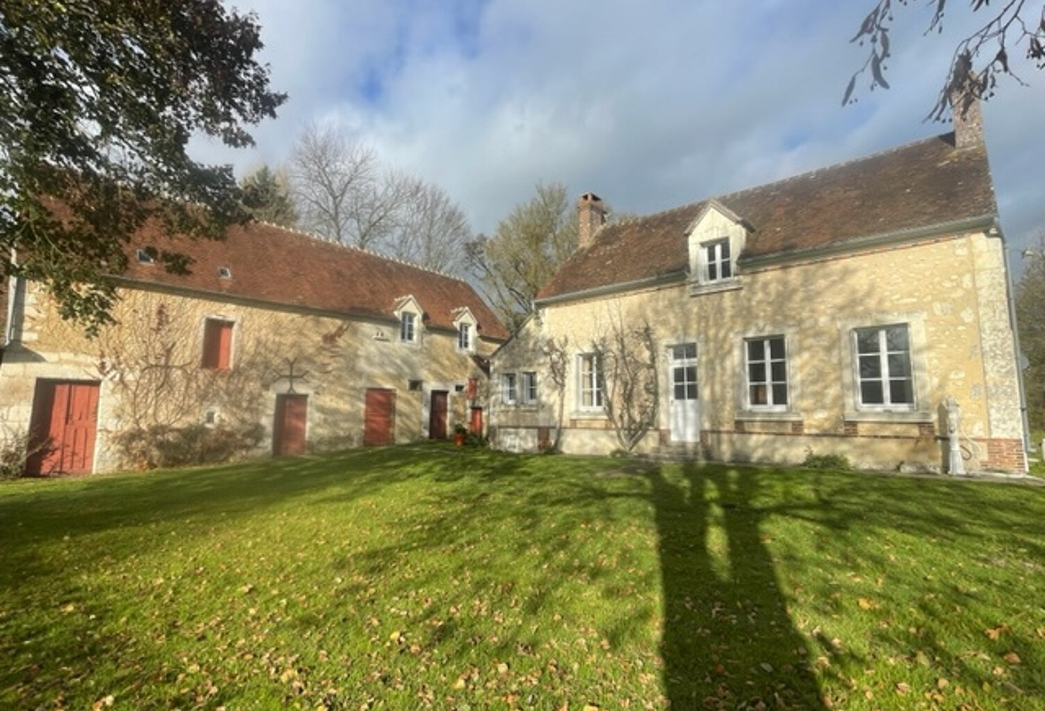 Cour maugis sur Huisne, vielle maison percheronnes avec dépe — photo 1
