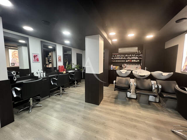 À VENDRE ? Fonds de commerce Salon de Coiffure Castanet Tolosan 60 m2 — photo du bien