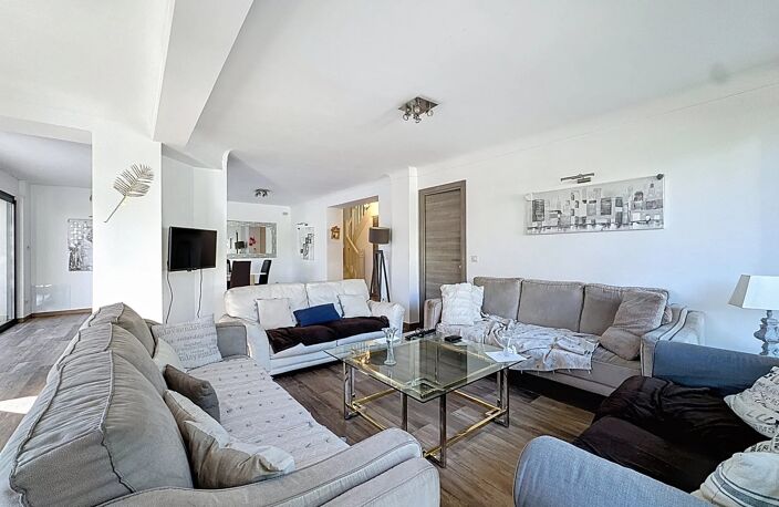 VENTE VILLA 5P VUE MER & PISCINE - CANNES CENTRE — photo 2