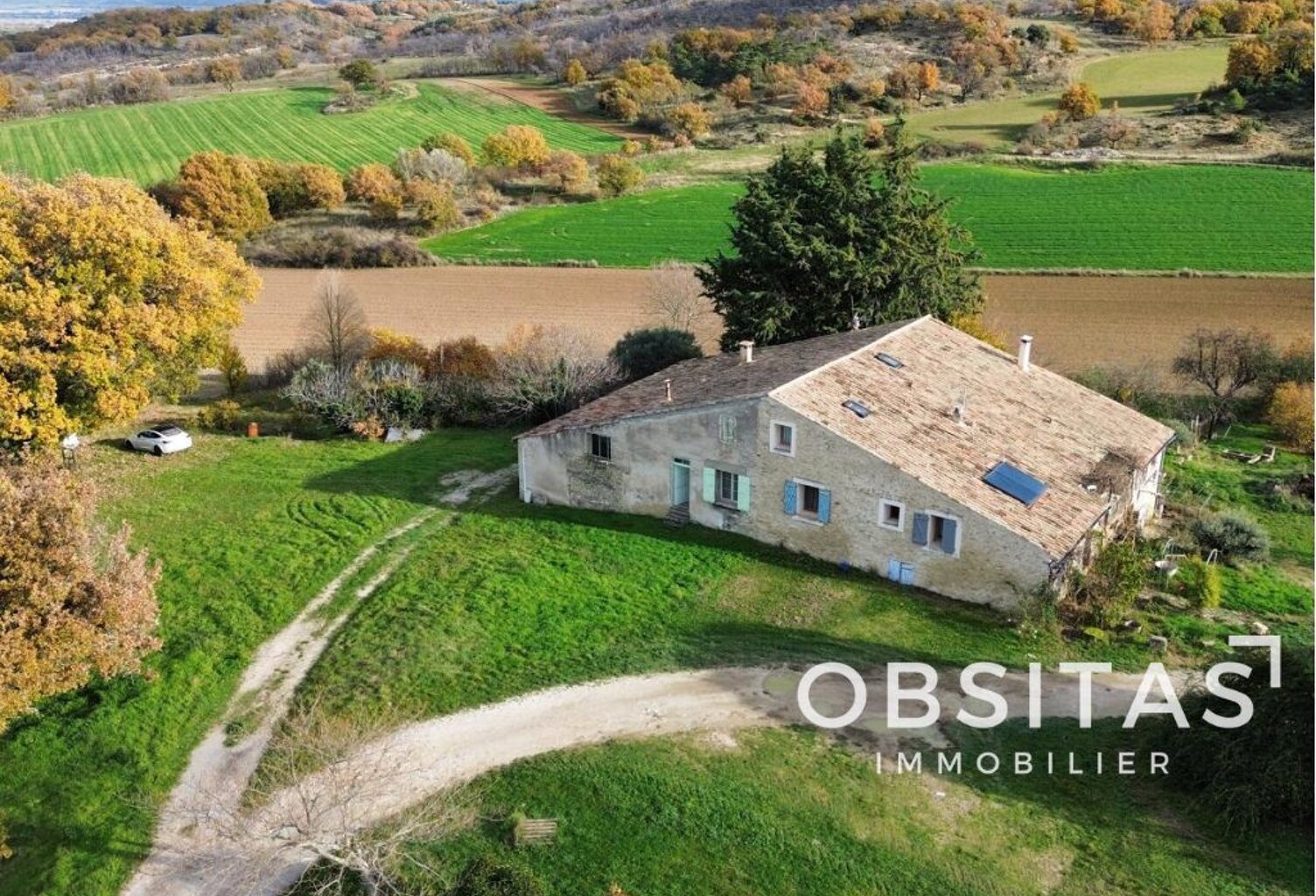 Corps de ferme avec 40 hectares de terrain — photo 1