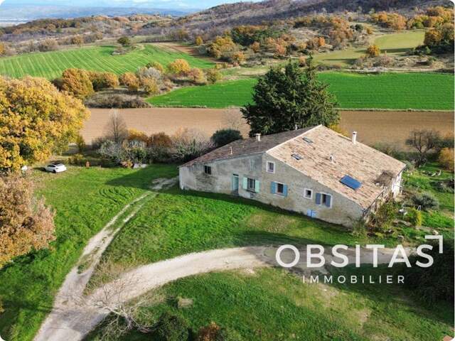 Corps de ferme avec 40 hectares de terrain — photo du bien