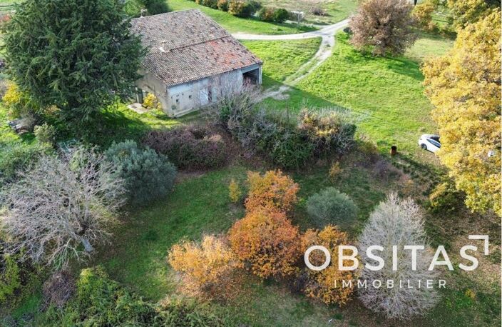 Corps de ferme avec 40 hectares de terrain — photo 2