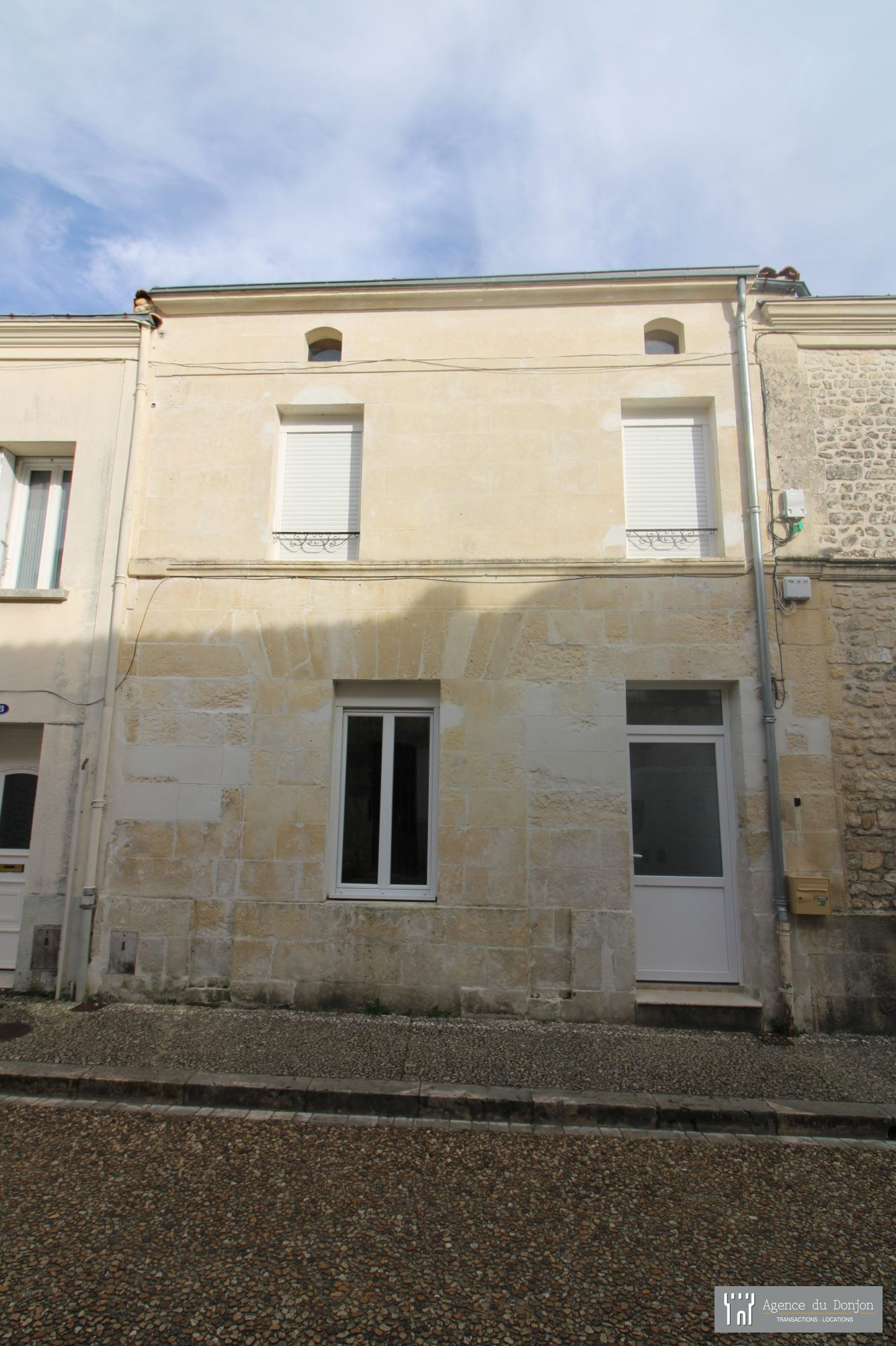 Villa / Maison  T4 à louer Pons 17800