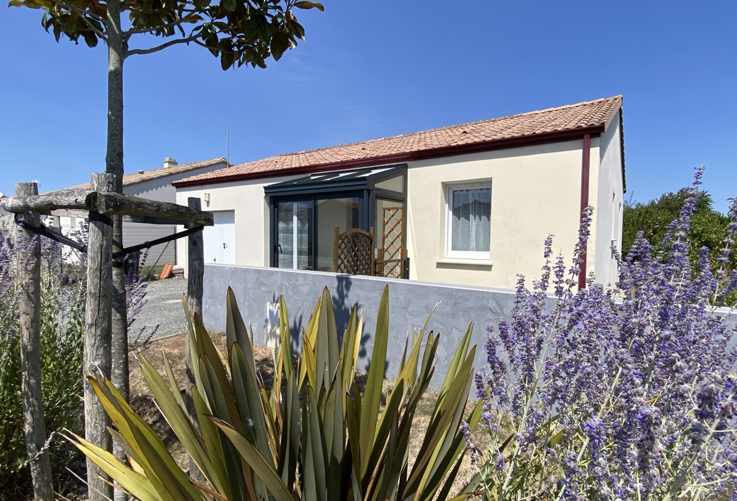 Maison de plain-pied récente, alliant confort et douceur de vivre — photo 1