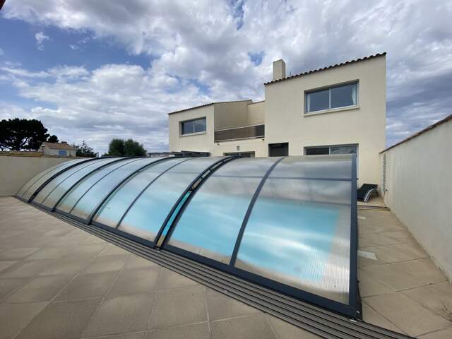 Villa de 200 m2 avec piscine proche plage — photo du bien