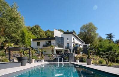 Limonest - Maison contemporaine 305 m² - Terrain de 5800 m² - 4/5 chambres - Piscine — photo du bien