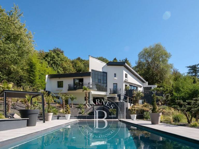 Limonest - Maison contemporaine 305 m² - Terrain de 5800 m² - 4/5 chambres - Piscine — photo 1