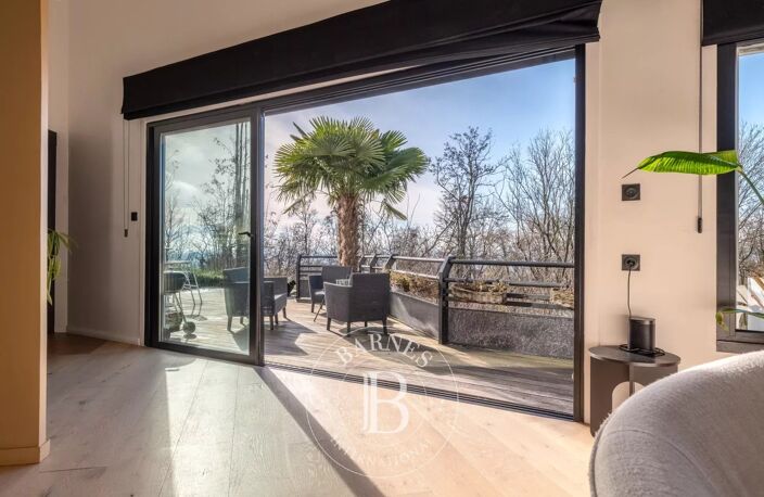 Limonest - Maison contemporaine 305 m² - Terrain de 5800 m² - 4/5 chambres - Piscine — photo 2