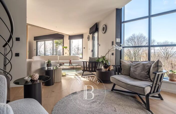 Limonest - Maison contemporaine 305 m² - Terrain de 5800 m² - 4/5 chambres - Piscine — photo 3