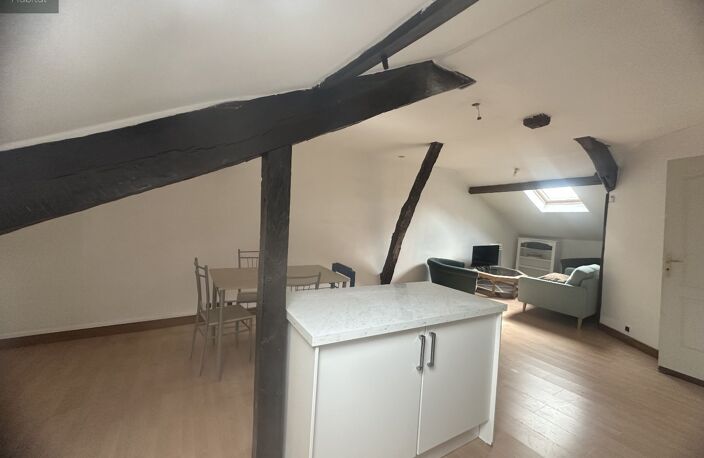 Centre ville,quartier calme, Appartement type T3,rénové. — photo 2