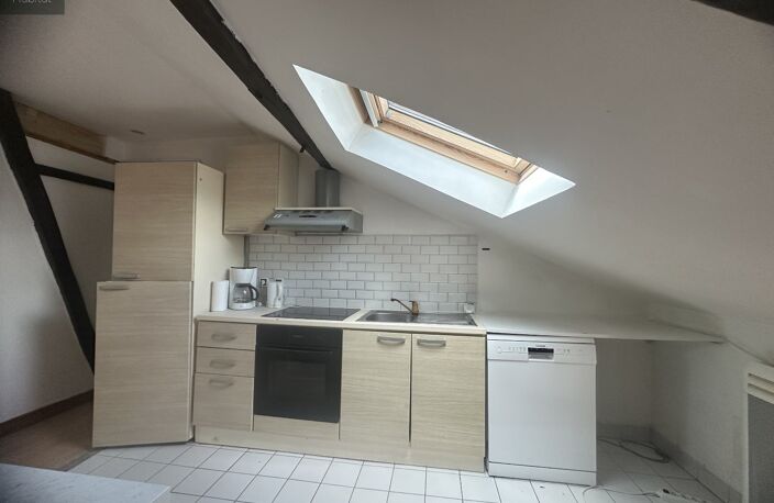 Centre ville,quartier calme, Appartement type T3,rénové. — photo 4