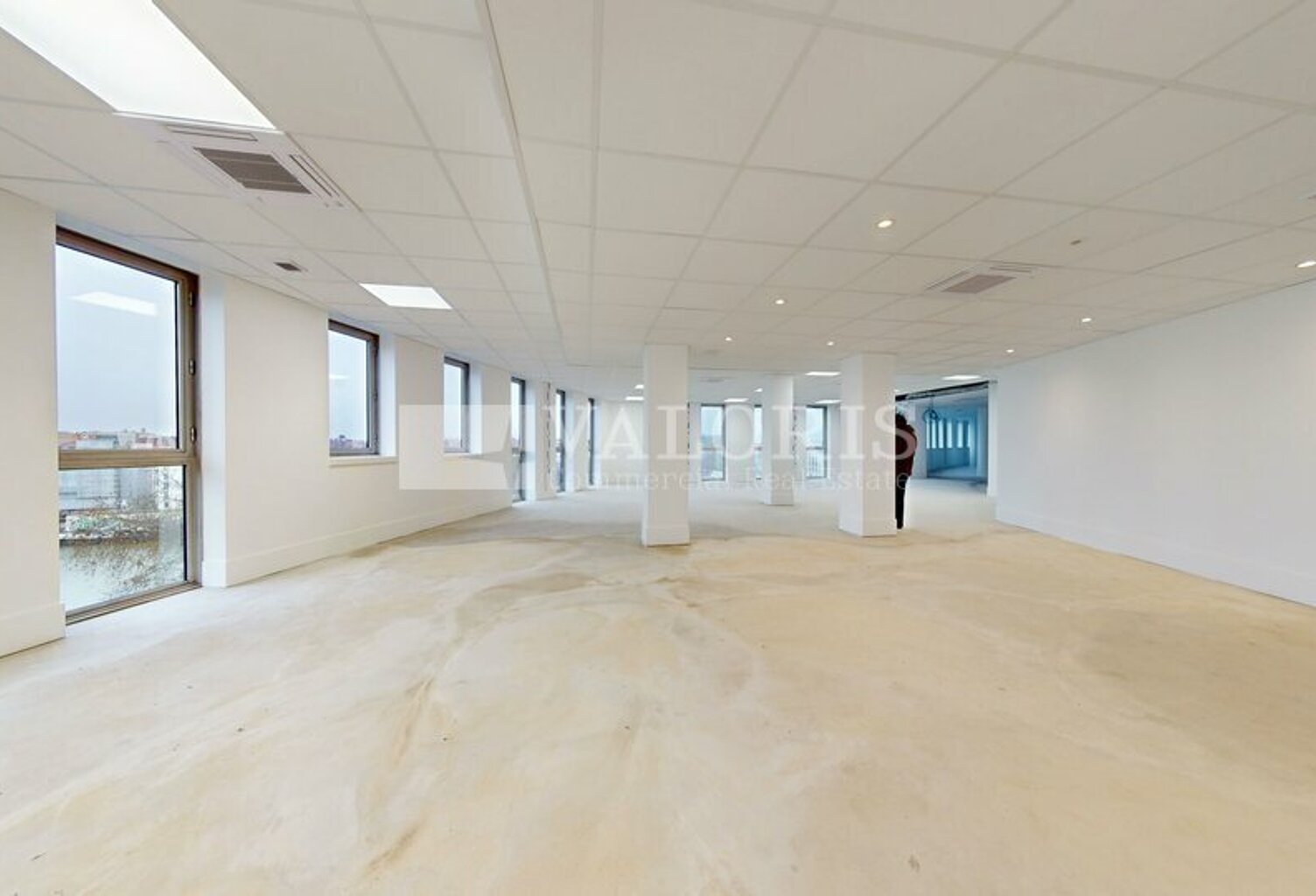 BUREAUX à LOUER — photo 1