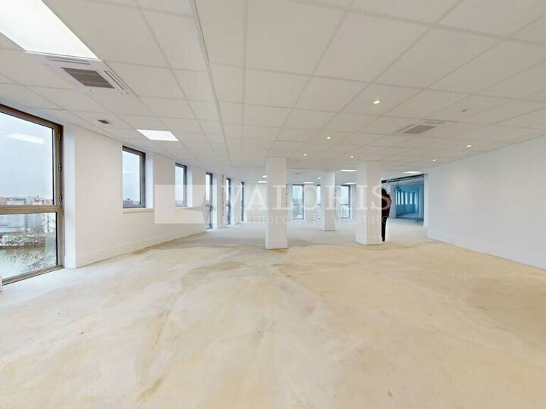 BUREAUX à LOUER — photo 1