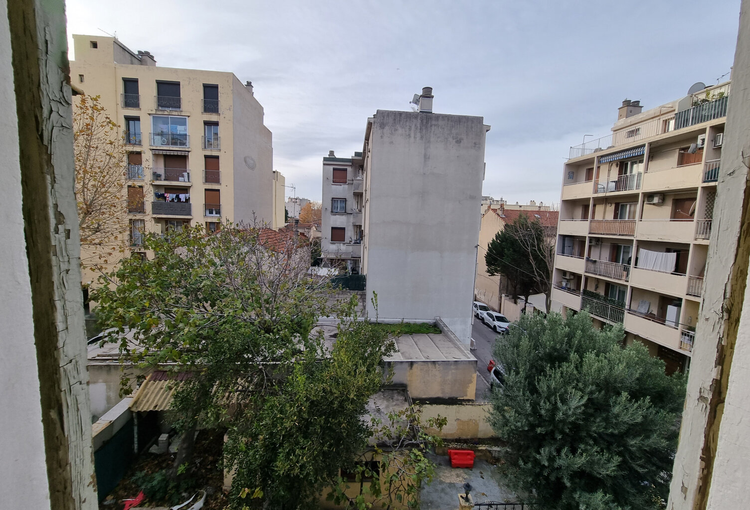 T2 rénové au Canet 13014 — photo 1