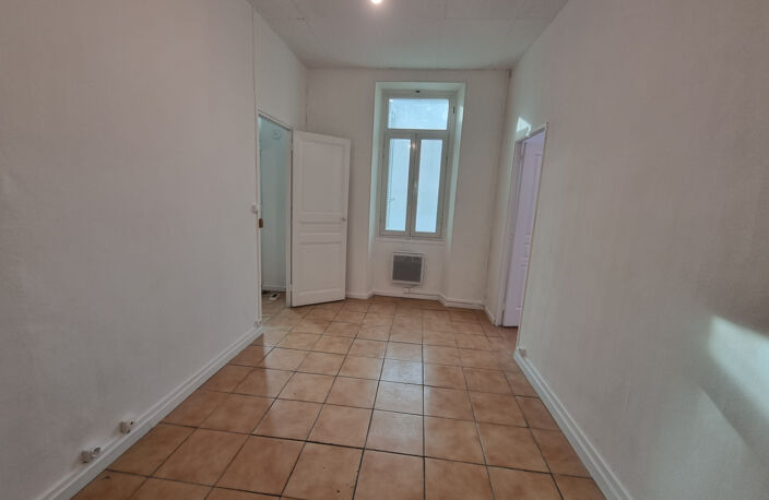 T2 rénové au Canet 13014 — photo 3