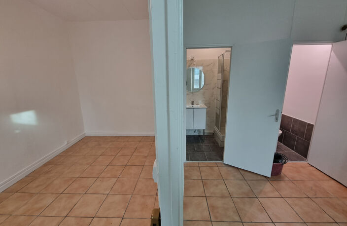 T2 rénové au Canet 13014 — photo 4