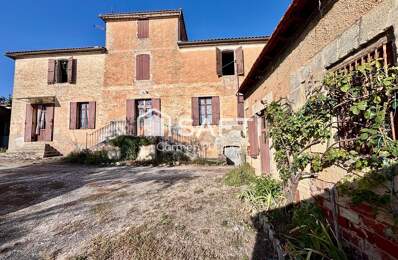 Maison de maître en pierre, mitoyenne, à rénover, offrant un vaste grenier aménageable ainsi que des dépendances : un bien au fort potentiel ! — photo du bien