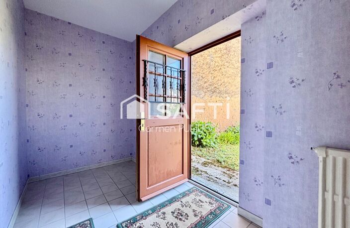Maison de maître en pierre, mitoyenne, à rénover, offrant un vaste grenier aménageable ainsi que des dépendances : un bien au fort potentiel ! — photo 3