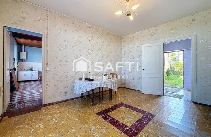 Maison de maître en pierre, mitoyenne, à rénover, offrant un vaste grenier aménageable ainsi que des dépendances : un bien au fort potentiel ! — photo 4
