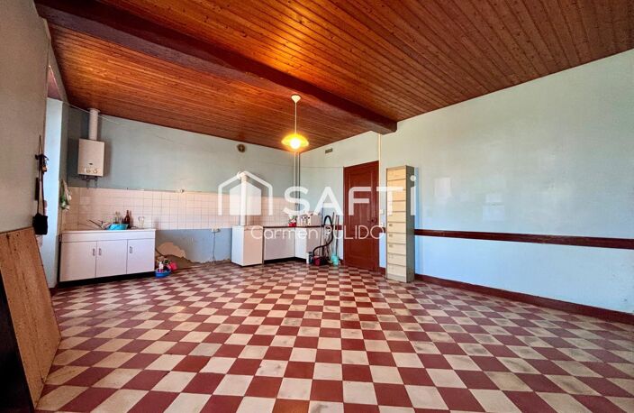 Maison de maître en pierre, mitoyenne, à rénover, offrant un vaste grenier aménageable ainsi que des dépendances : un bien au fort potentiel ! — photo 5