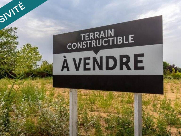 Terrain a bâtir au cœur du bourg — photo 1