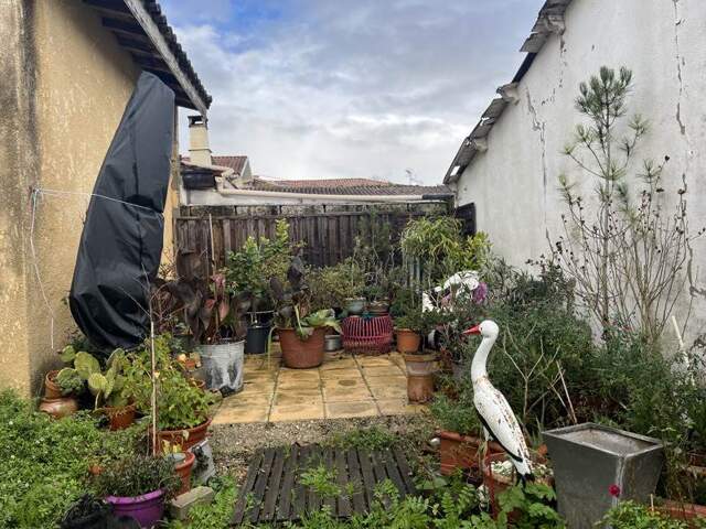 Maison en pierre de 4 pièces principales — photo du bien