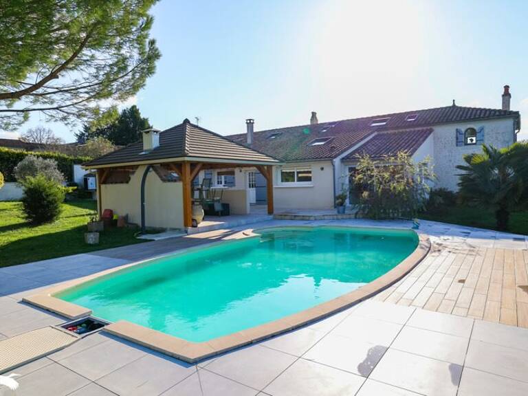 Maison en pierre de 7 pièces principales — photo 1