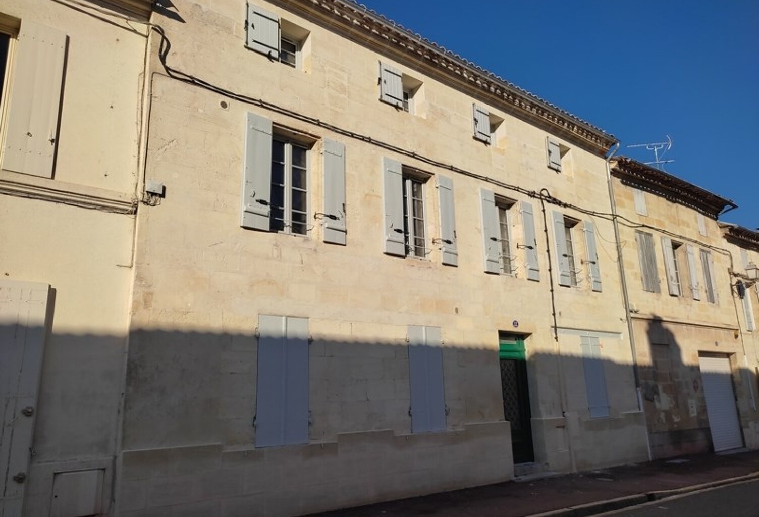 Vente immeuble   Castillon-la-Bataille (33350) — photo 1