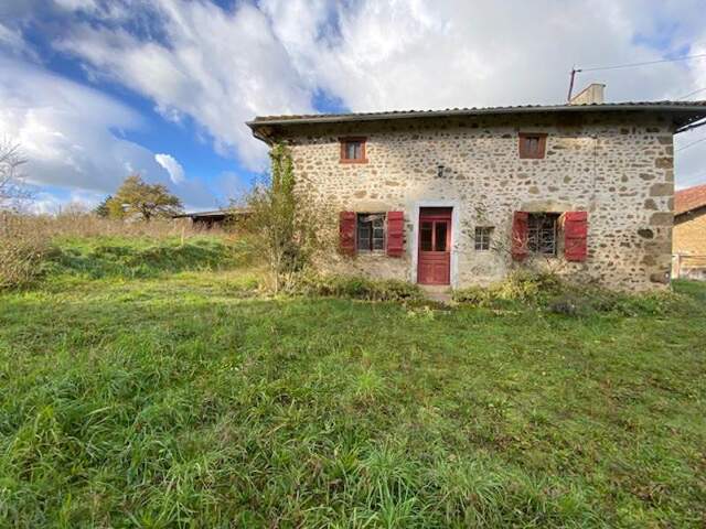 Maison en pierre de 4 pièces principales — photo du bien