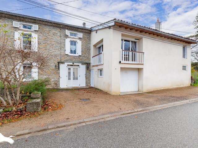 Maison en pierre de 9 pièces principales — photo du bien